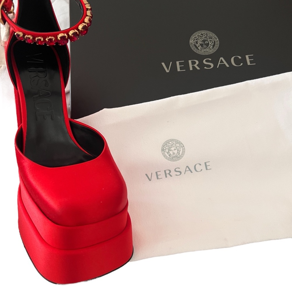 ❗️SOLD❗️NWT VERSACE AEVITAS D’ORSAY CRYSTAL AND MEDUSA CHARM SATIN PUMPS BOX - Picture 8 of 12